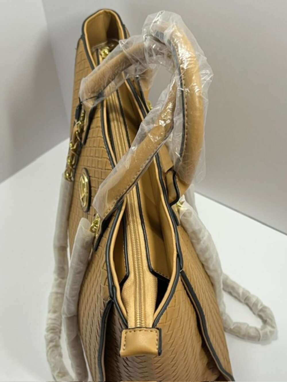 VERA NEW YORK ALICE WOVEN SATCHEL NWT LATTE - Picture 3 of 8